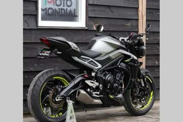 TRIUMPH STREET TRIPLE R (2024) thumbnail 2