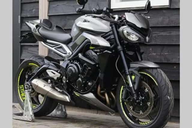 TRIUMPH STREET TRIPLE R (2024) thumbnail 4