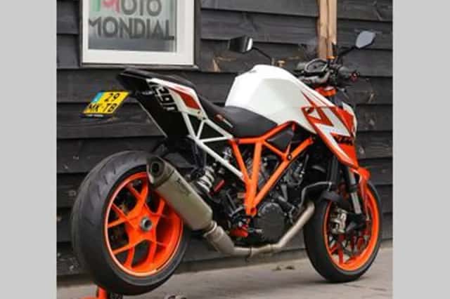KTM 1290 Super Duke (2016) thumbnail 2