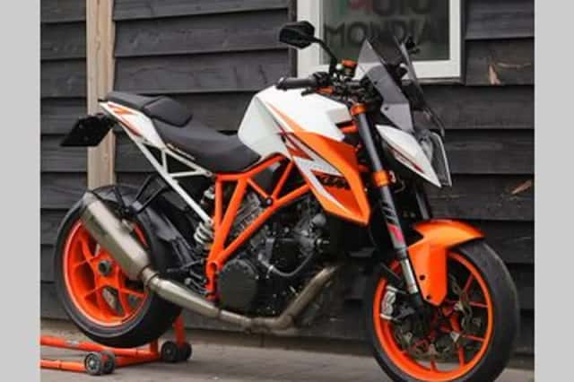 KTM 1290 Super Duke (2016) thumbnail 3