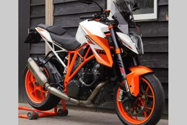 KTM 1290 Super Duke (2016) thumbnail 4
