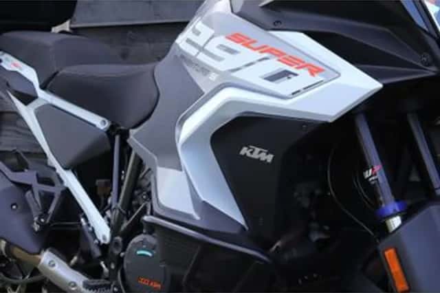 KTM 1290 Super Adventure (2023) thumbnail 3