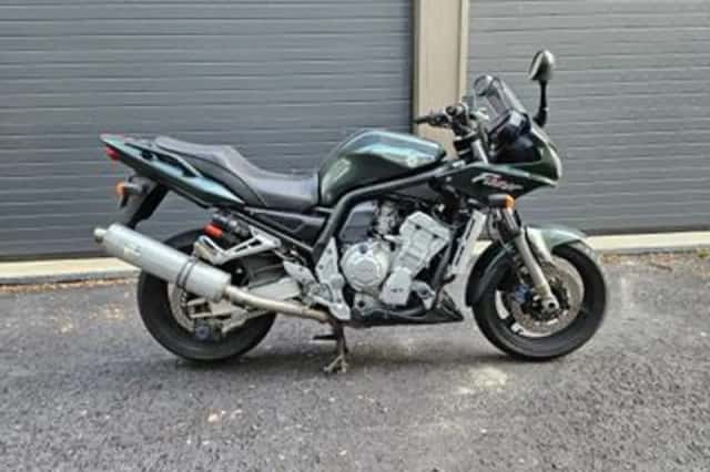 Yamaha FZS 1000 Fazer (2002) thumbnail 1