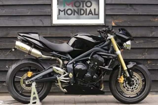 Triumph Street Triple (2010) thumbnail 1