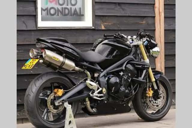 Triumph Street Triple (2010) thumbnail 2