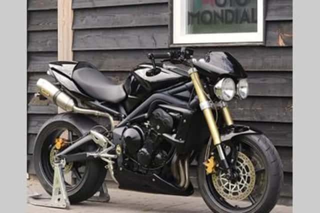 Triumph Street Triple (2010) thumbnail 3