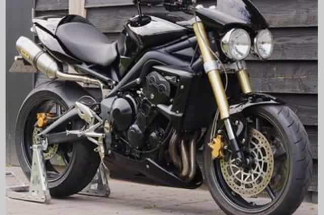 Triumph Street Triple (2010) thumbnail 4