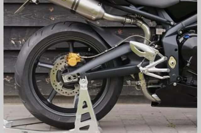 Triumph Street Triple (2010) thumbnail 6