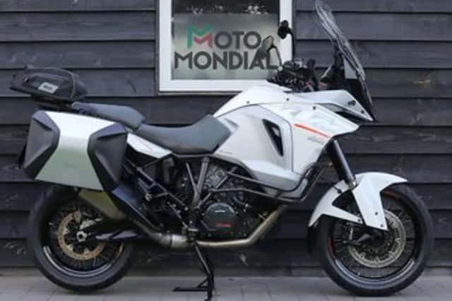 KTM 1290 Super Adventure T (2017) thumbnail 1