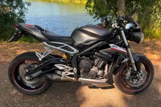 Triumph Street Triple RS (2017) thumbnail 1