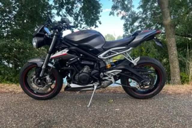 Triumph Street Triple RS (2017) thumbnail 2