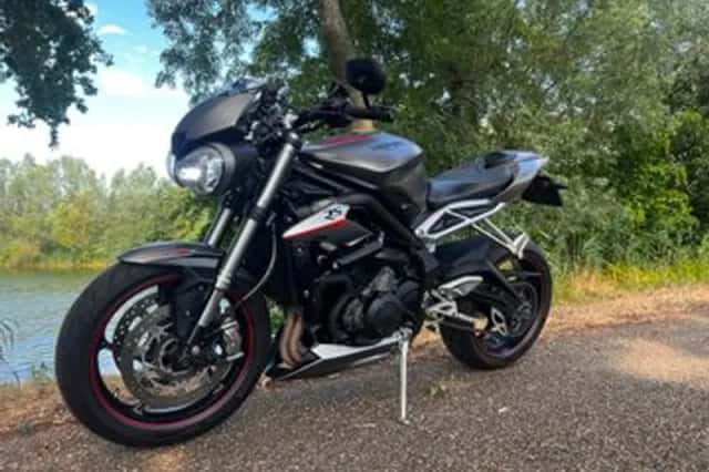 Triumph Street Triple RS (2017) thumbnail 3