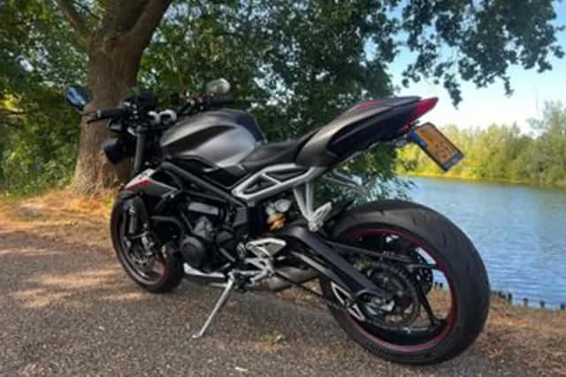 Triumph Street Triple RS (2017) thumbnail 4