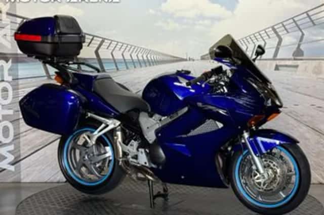 Honda VFR 800 FI VTEC (2004) thumbnail 1