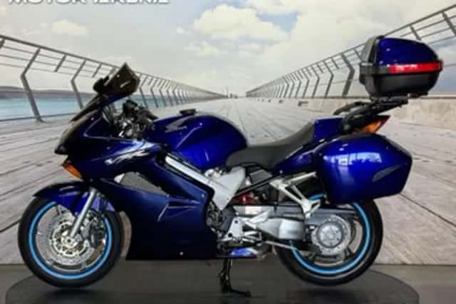 Honda VFR 800 FI VTEC (2004) thumbnail 2