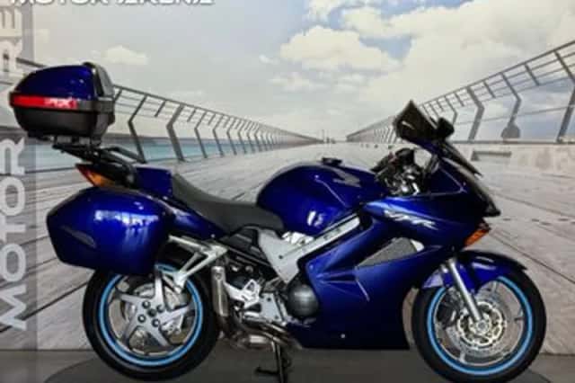 Honda VFR 800 FI VTEC (2004) thumbnail 3