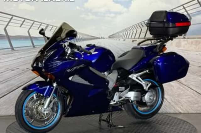Honda VFR 800 FI VTEC (2004) thumbnail 4