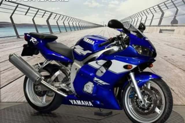 YAMAHA YZF R6 (1999) thumbnail 1