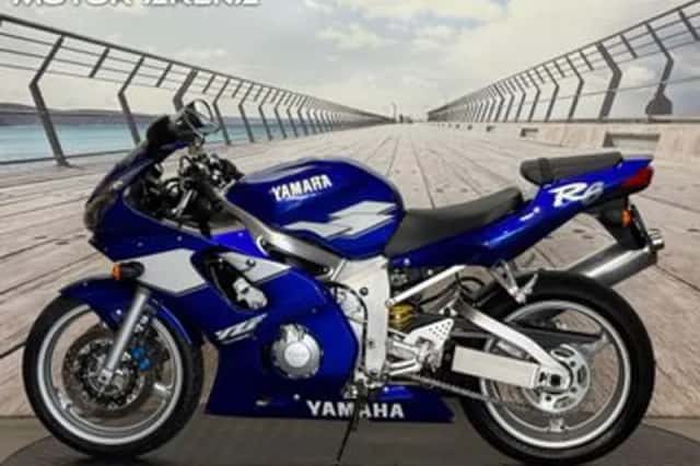 YAMAHA YZF R6 (1999) thumbnail 2