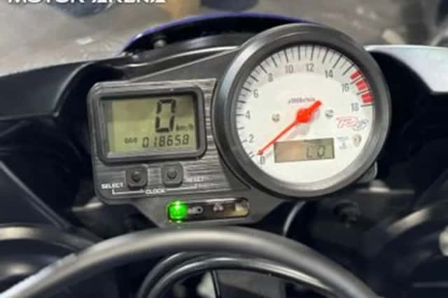 YAMAHA YZF R6 (1999) thumbnail 5