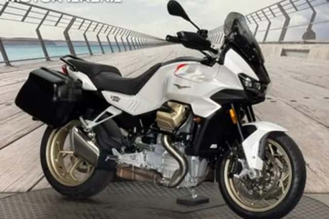 Moto Guzzi V100 Mandello (2022) thumbnail 1