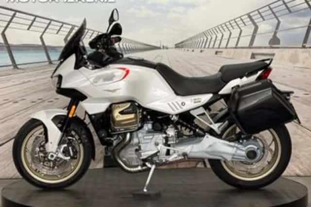 Moto Guzzi V100 Mandello (2022) thumbnail 2