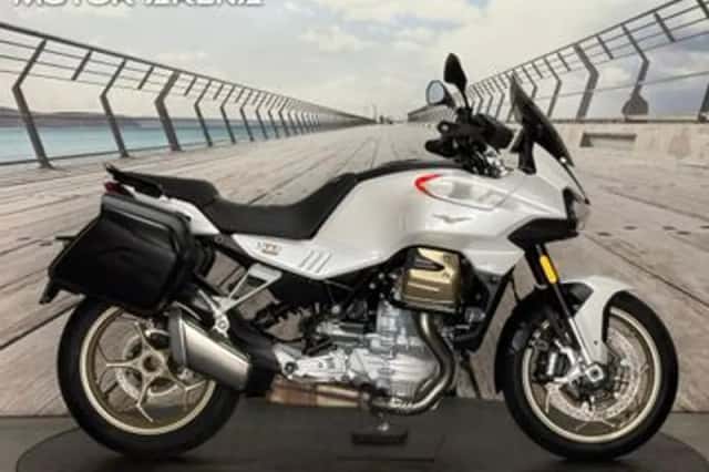 Moto Guzzi V100 Mandello (2022) thumbnail 3