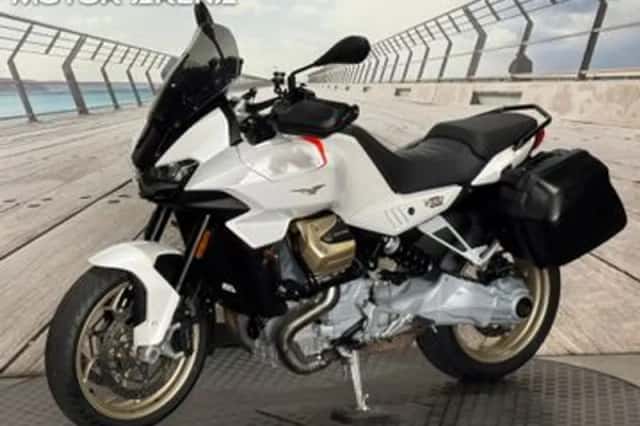 Moto Guzzi V100 Mandello (2022) thumbnail 4