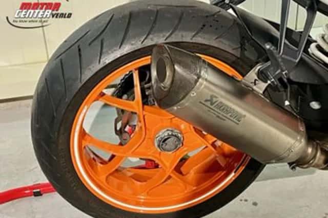 KTM 1290 Super Duke (2016) thumbnail 3