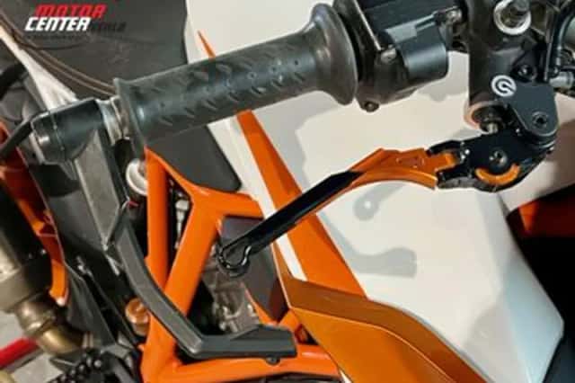 KTM 1290 Super Duke (2016) thumbnail 6