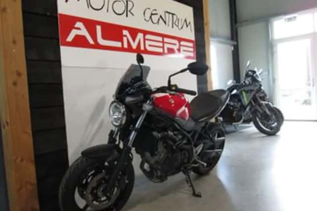 Suzuki SV650 (2017) thumbnail 2