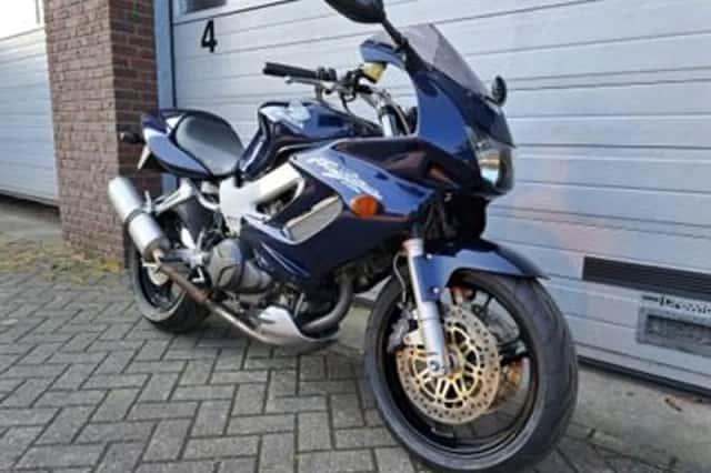 Honda VTR 1000 F Firestorm (2002) thumbnail 2