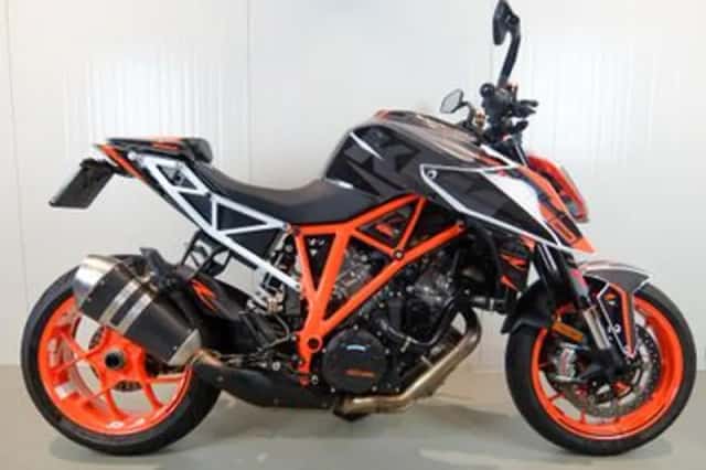 KTM 1290 SuperDuke R (2018) thumbnail 1