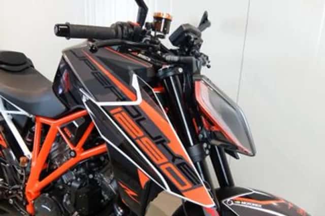 KTM 1290 SuperDuke R (2018) thumbnail 2