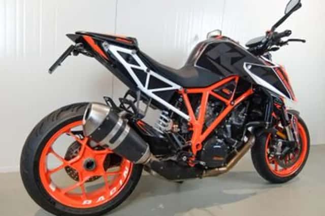 KTM 1290 SuperDuke R (2018) thumbnail 3