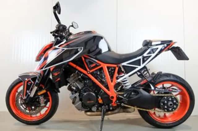 KTM 1290 SuperDuke R (2018) thumbnail 4