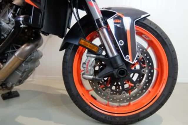 KTM 1290 SuperDuke R (2018) thumbnail 6