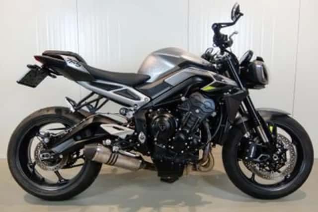 Triumph Street Triple R (2023) thumbnail 1