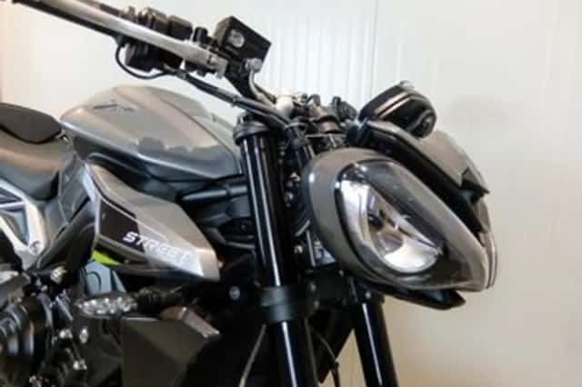 Triumph Street Triple R (2023) thumbnail 2