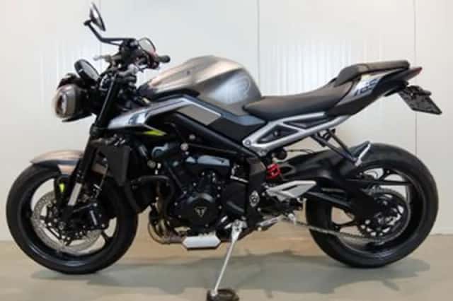 Triumph Street Triple R (2023) thumbnail 3
