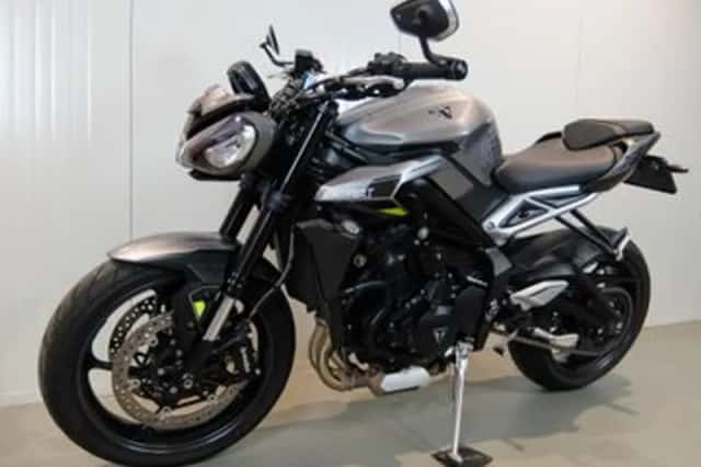 Triumph Street Triple R (2023) thumbnail 6