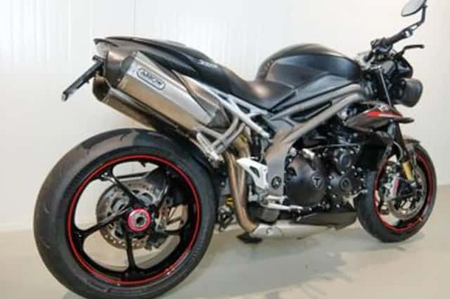 Triumph Speed Triple RS (2019) thumbnail 2