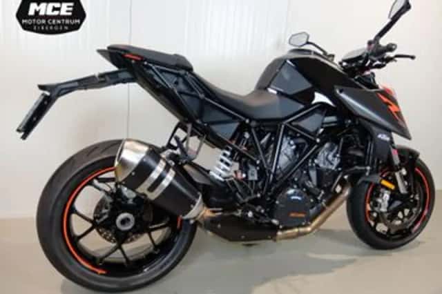 KTM 1290 SuperDuke R (2018) thumbnail 2
