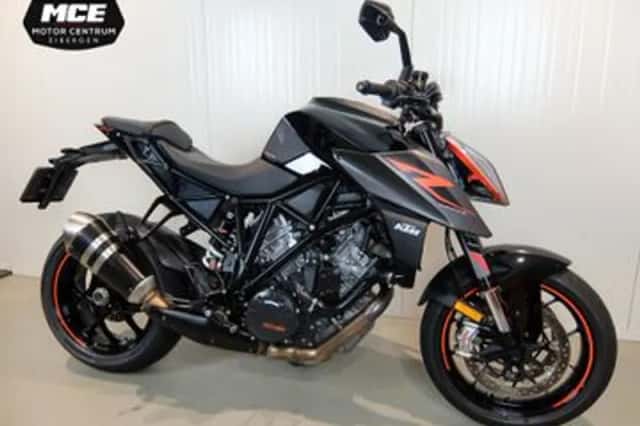 KTM 1290 SuperDuke R (2018) thumbnail 3