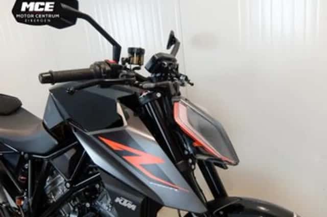 KTM 1290 SuperDuke R (2018) thumbnail 4