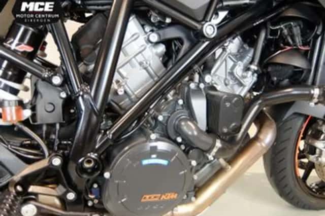 KTM 1290 SuperDuke R (2018) thumbnail 6