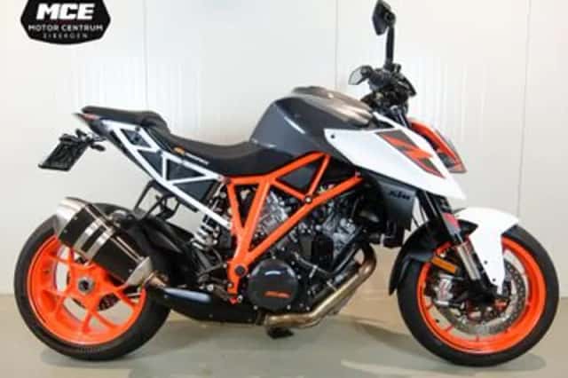 KTM 1290 SuperDuke R (2018) thumbnail 1
