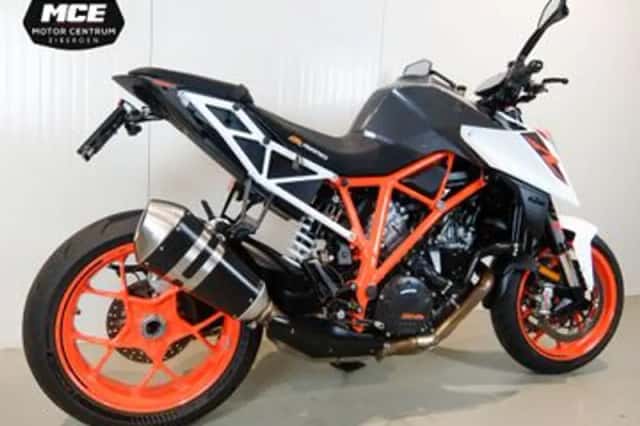 KTM 1290 SuperDuke R (2018) thumbnail 2