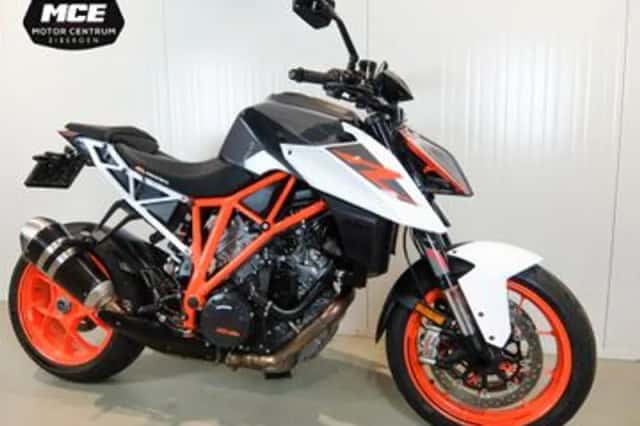 KTM 1290 SuperDuke R (2018) thumbnail 3