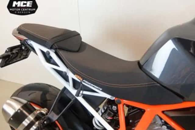 KTM 1290 SuperDuke R (2018) thumbnail 6